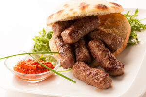 Plato de cevapi