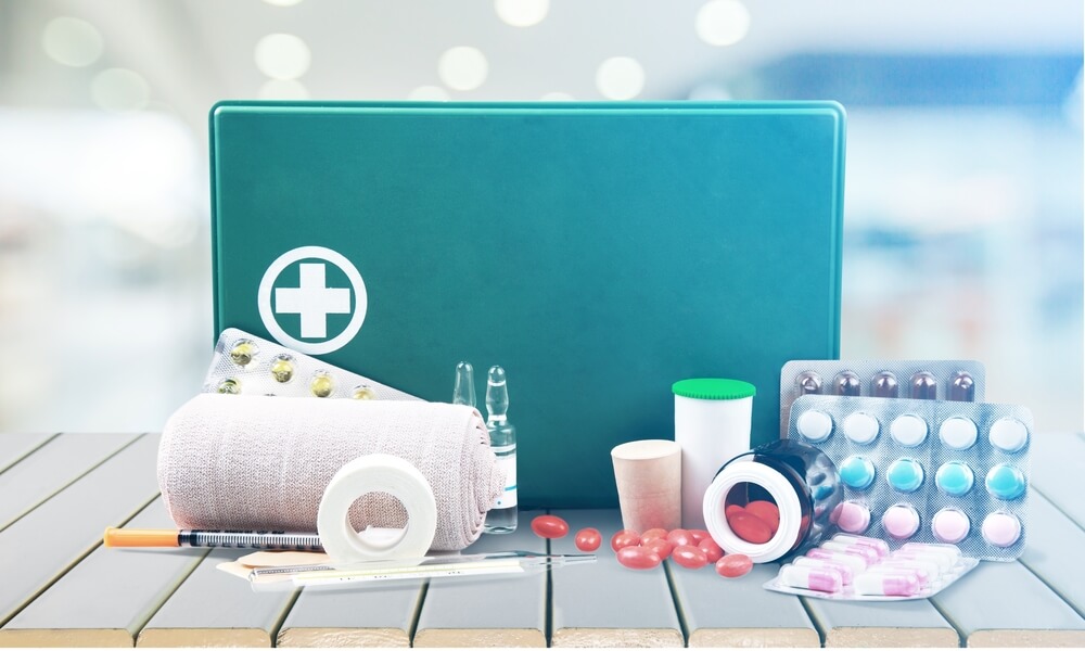 Medicamentos que conforman un botiquín de viaje.