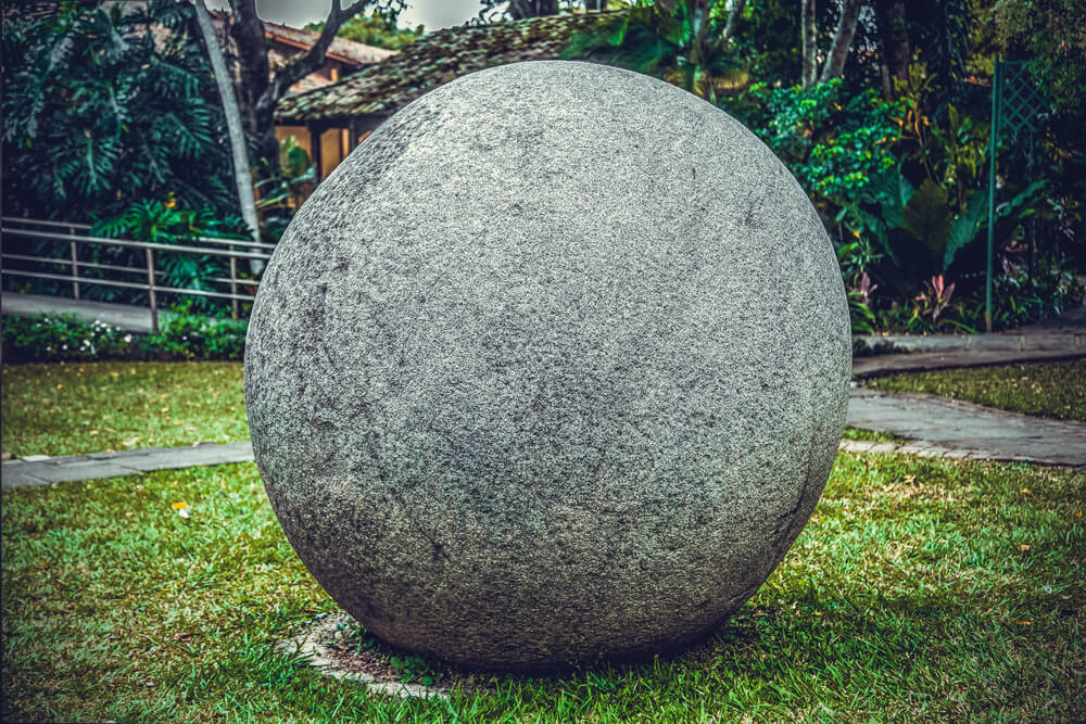 Gran esfera de piedra