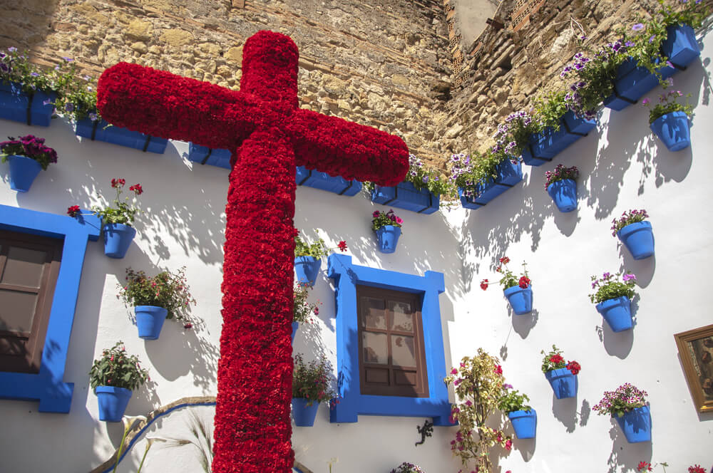 Cruz decorada para la fiesta que se realiza en primavera en Córdoba.