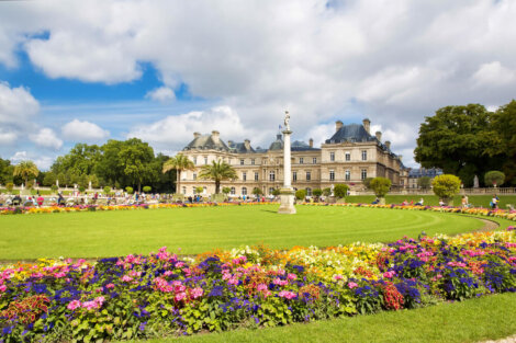 Vista del palacio y los jardines