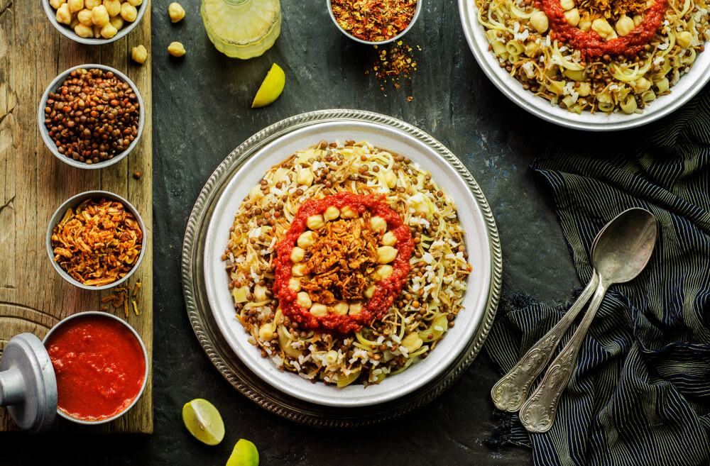 Plato de koshari, típico de la gastronomía egipcia