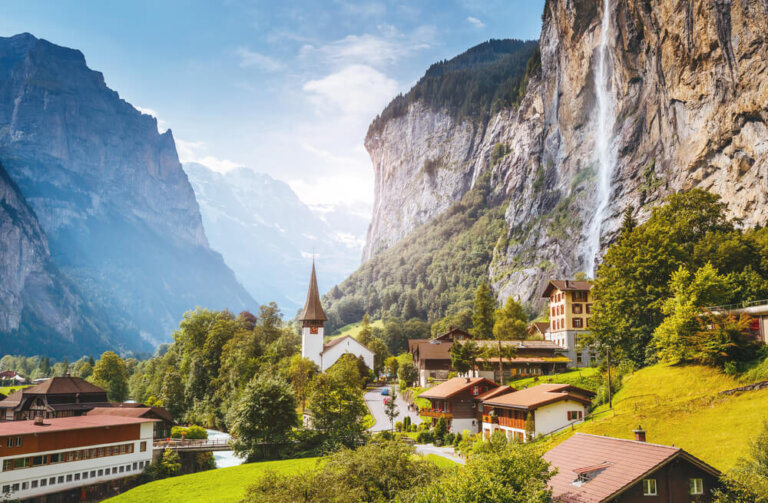 Lauterbrunnen en Suiza y sus impresionantes paredes rocosas
