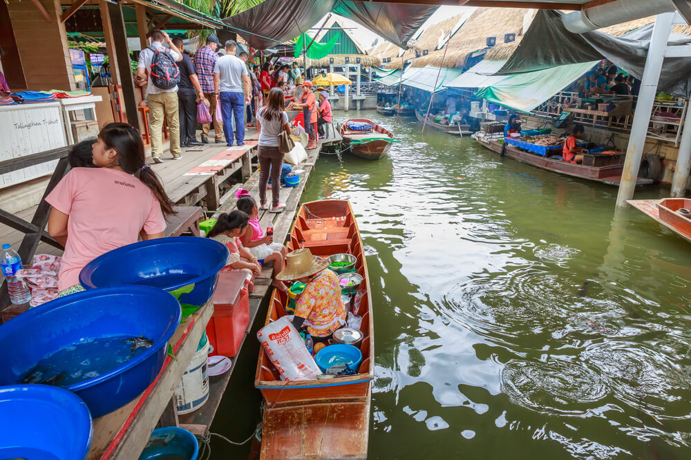 MErcado de Taling Chan en Bangkok