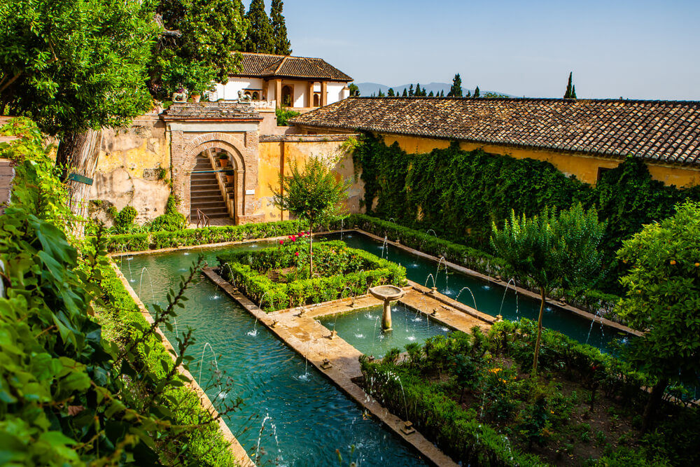 Patio y acequias