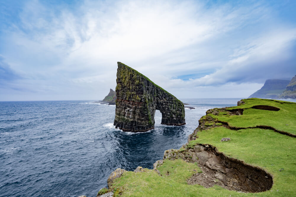 puerta de Drangarnir en las islas Feroe