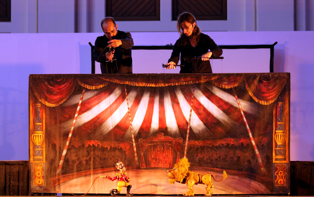 Actuación en el teatro de marionetas de Praga.