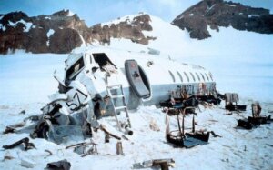 El avión que transportaba a los rugbiers uruguayos.