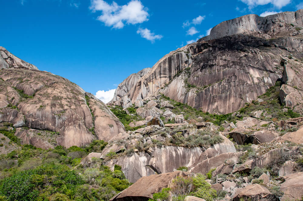 Macizos en la Reserva de Anja, Madagascar.