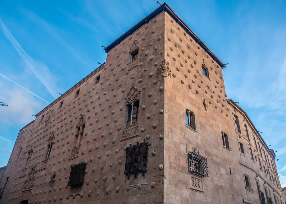 Biblioteca de la Casa de las Conchas en Salamanca.