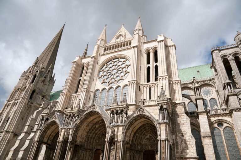 ¿Por qué dicen que la catedral de Chartres tiene energía telúrica?