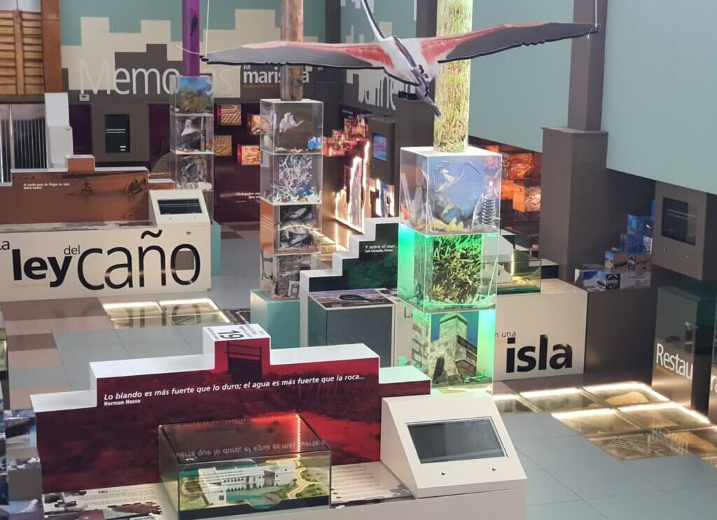 Interior del Centro de Visitantes del Parque Bahía de Cádiz de San Fernando.