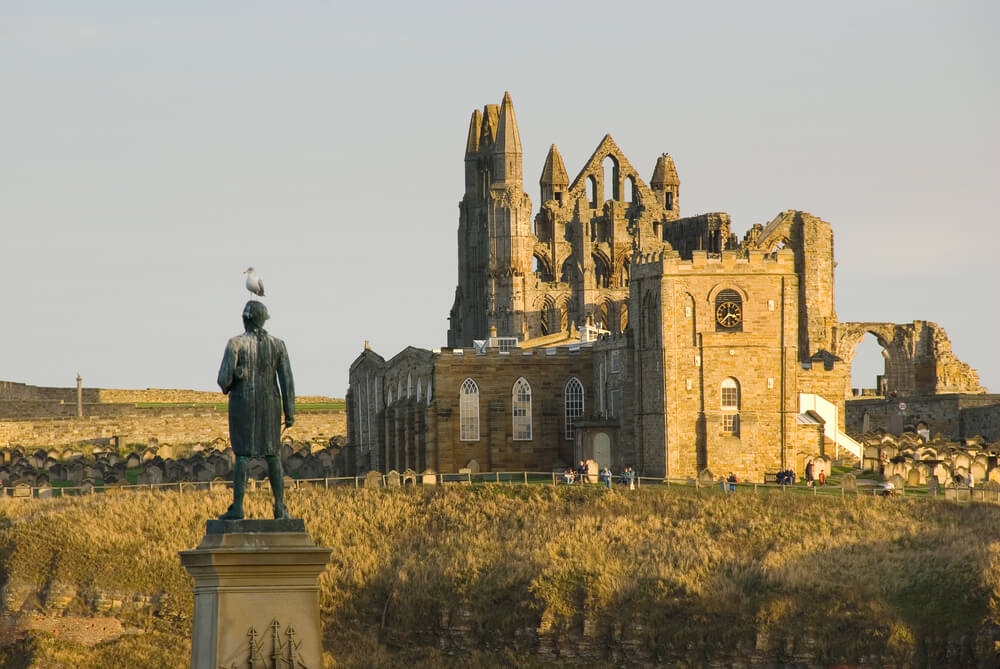 Estatua de James Cook en North Yorkshire, Inglaterra.