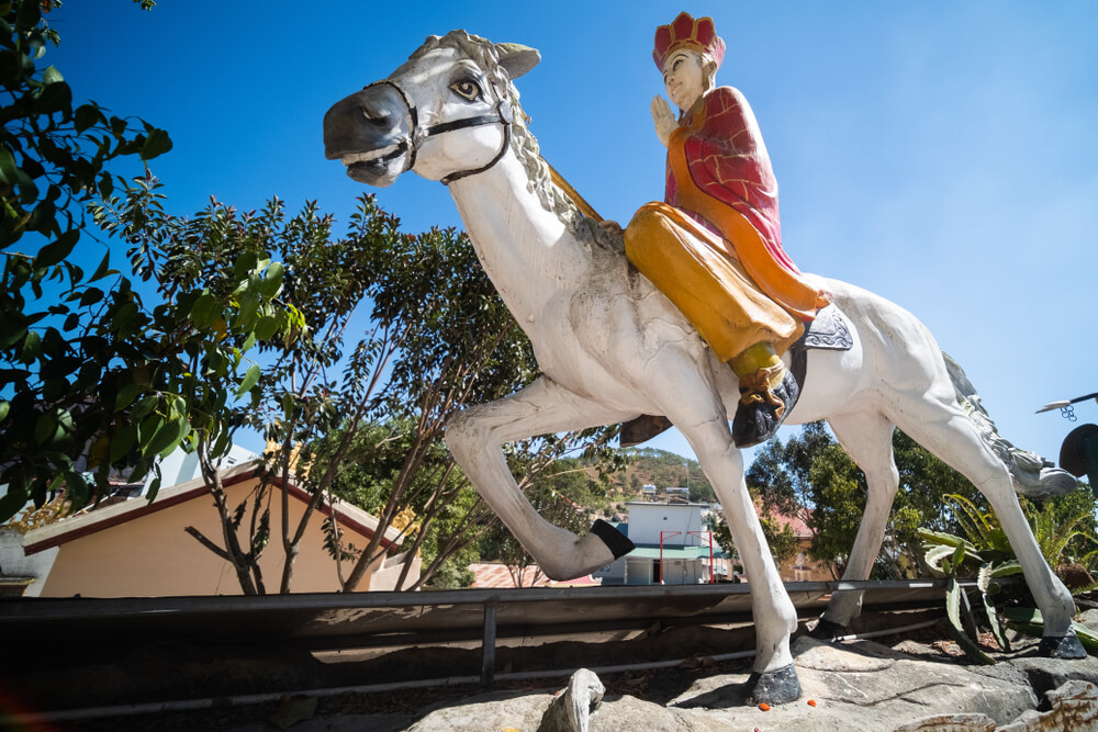 Estatua de Xuanzang ubicada en Vietnam.