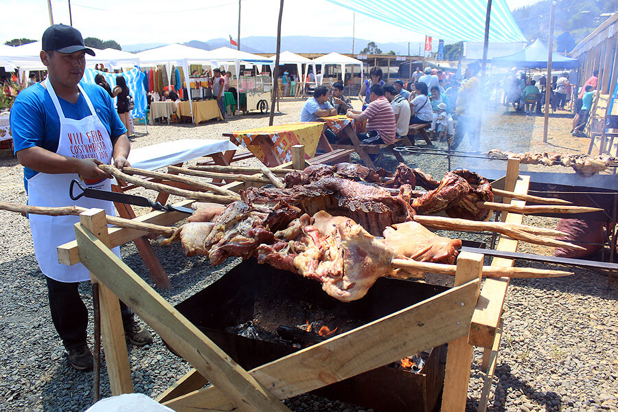 La Feria Costumbrista es una costumbre en Queule.