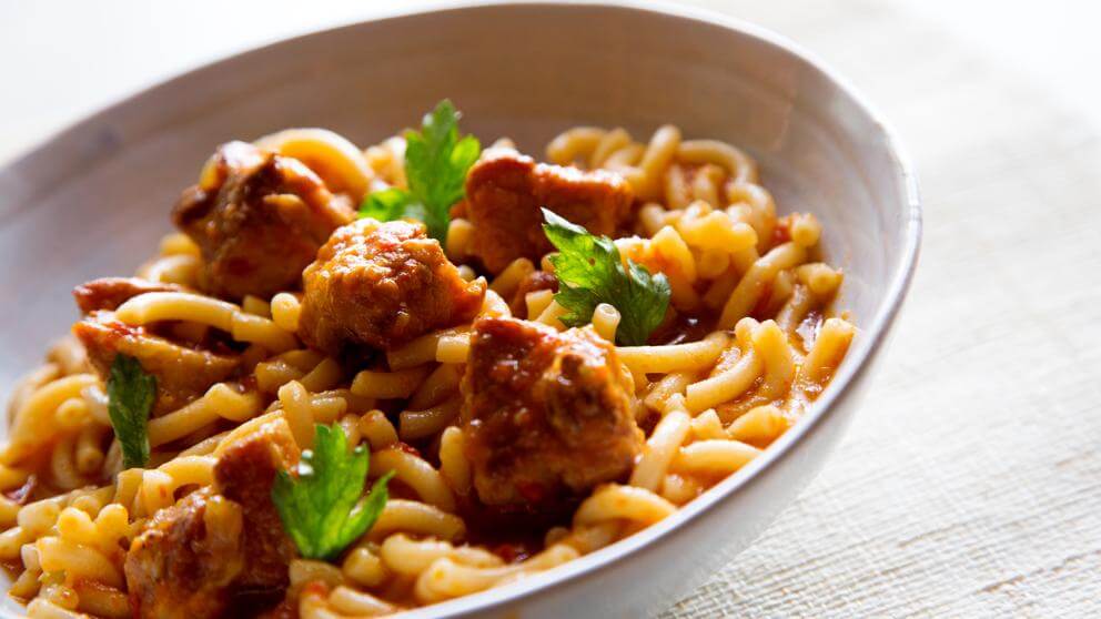 Fideos a la cazuela, tradicional de la gastronomía de Andorra.