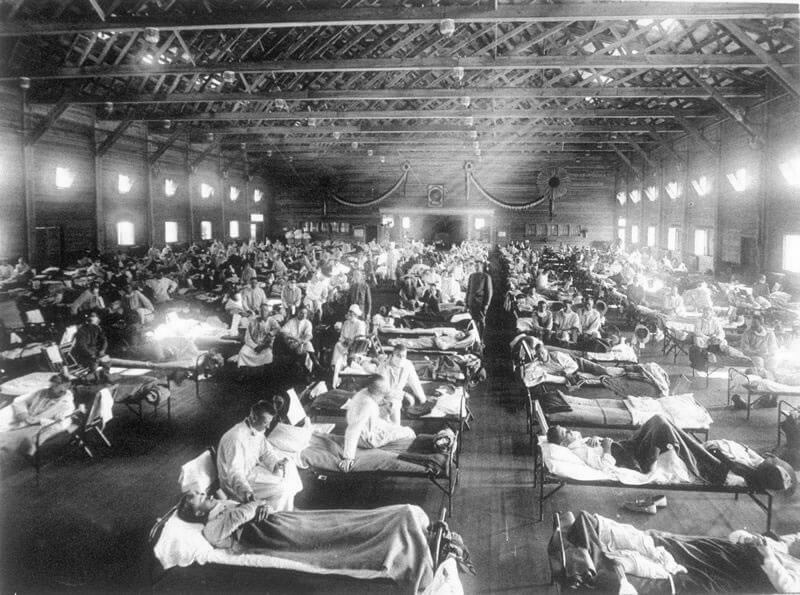 Hospital en Kansas durante la gripe española, una de las pandemias más terribles