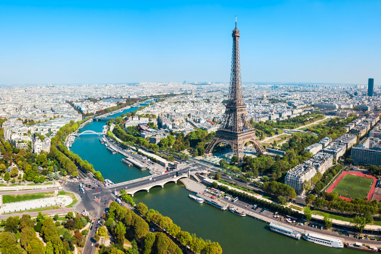 Postal de París y la Torre Eiffel
