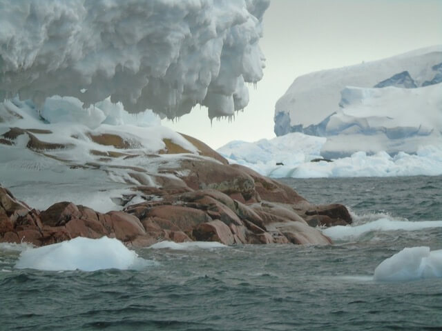 Imagen de Sif, una nueva isla que surge en la Antártida.