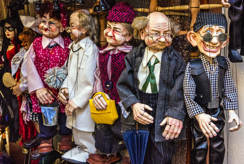 Personajes del teatro de marionetas de Praga.