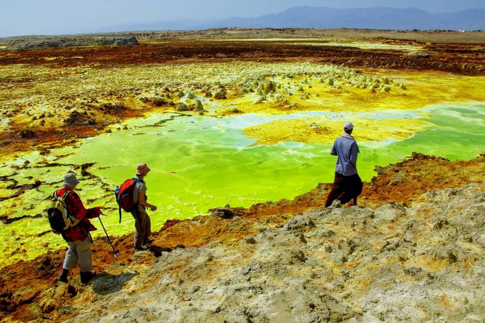 Vista del Volcán Dallol y sus lagos de lava.