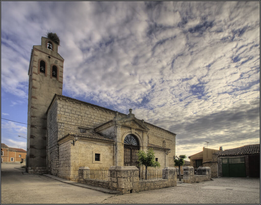 La iglesia de Santa María en el centro de Torrelobatón.