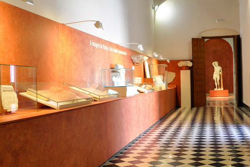 Museo de Écija que contiene restos de excavaciones arqueológicas.