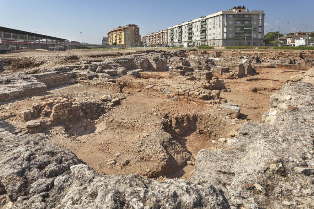 Cercadilla es un sitio arqueológico que presenta restos romanos de la Bética.