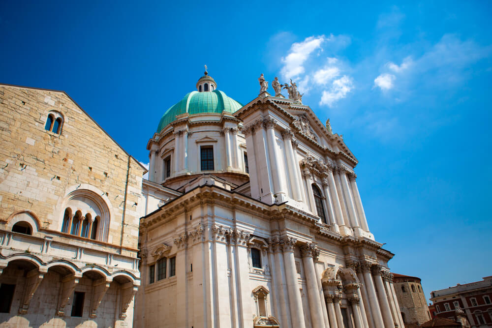 El Duomo Vecchio, ubicado junto a la catedral del Brescia, Italia.