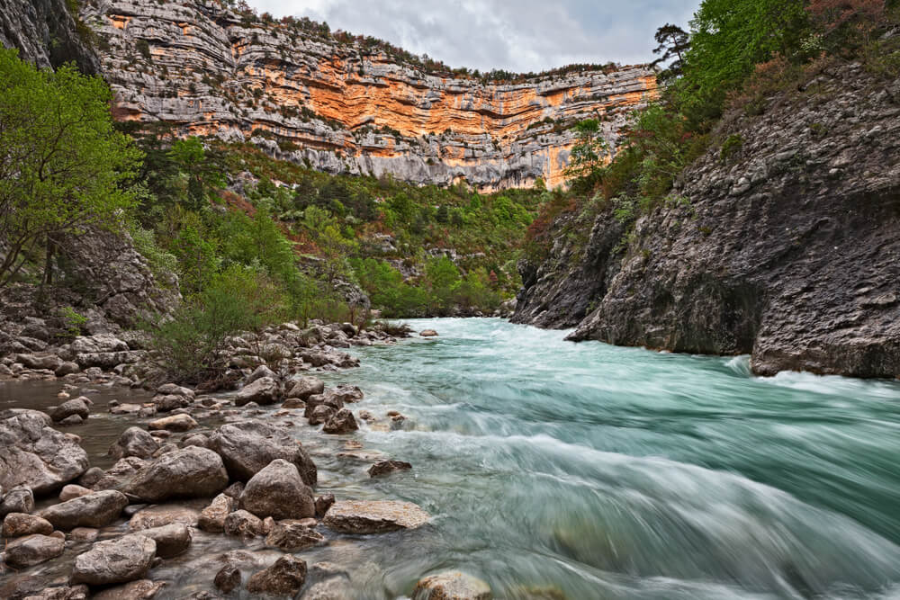 Curso de agua en el Parque Natural Regional Verdon, en Francia.