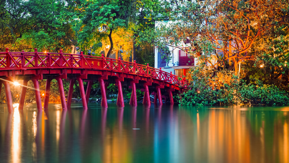 Bella imagen del Puente rojo, en Vietnam.