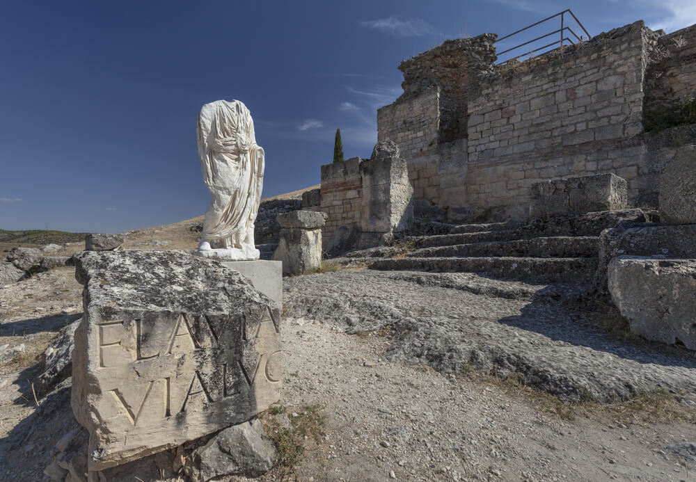 Impresionantes ruinas romanas en Cuenca, España.