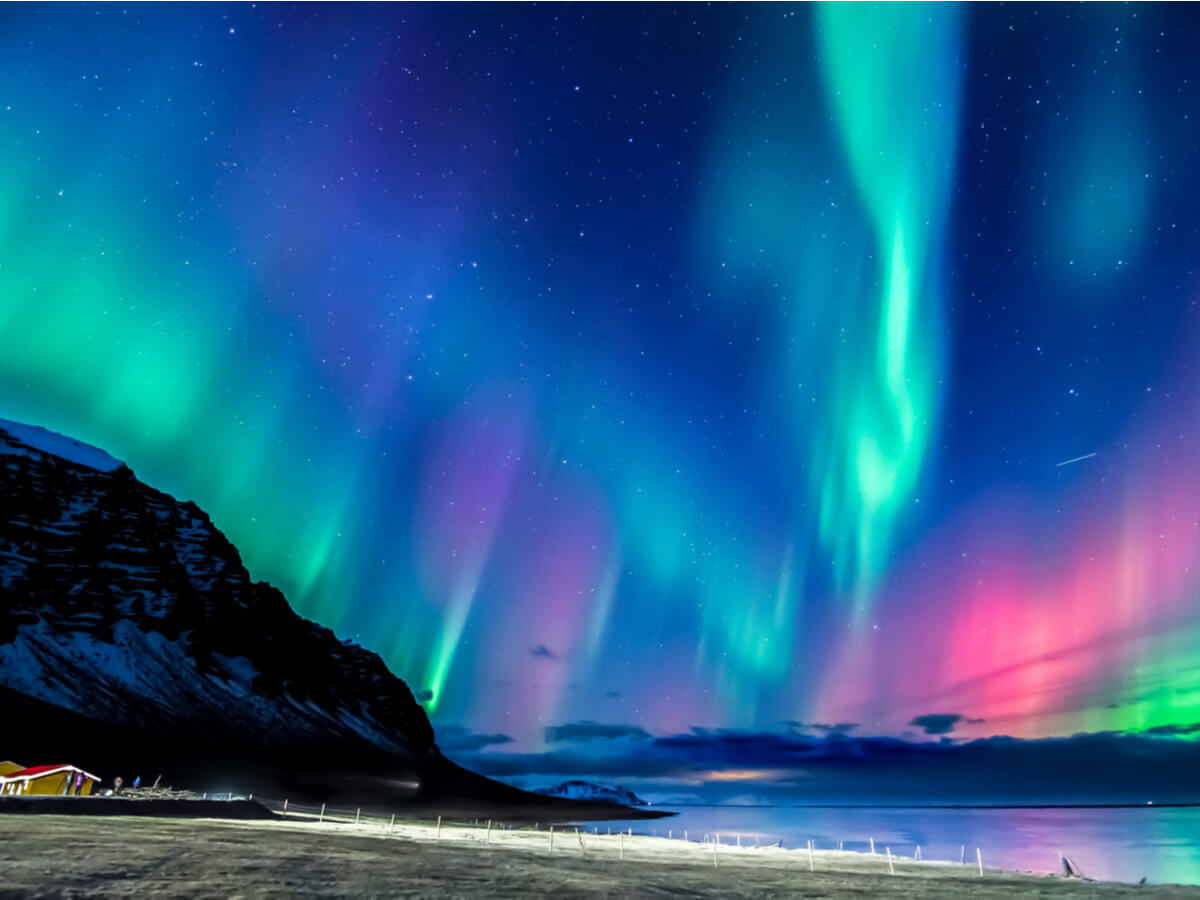 Impresionante viste de la aurora boreal en Noruega.