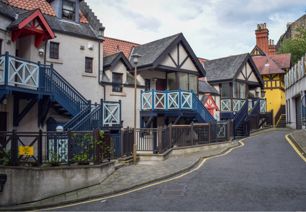 Hermosas calles de Dean Village, Edimburgo.