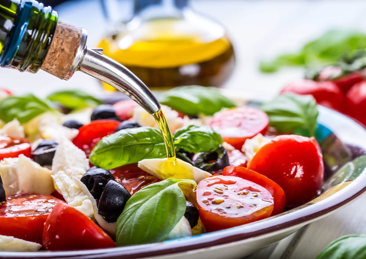 El oleoturismo está relacionado con la dieta mediterránea, por el aceite de oliva.