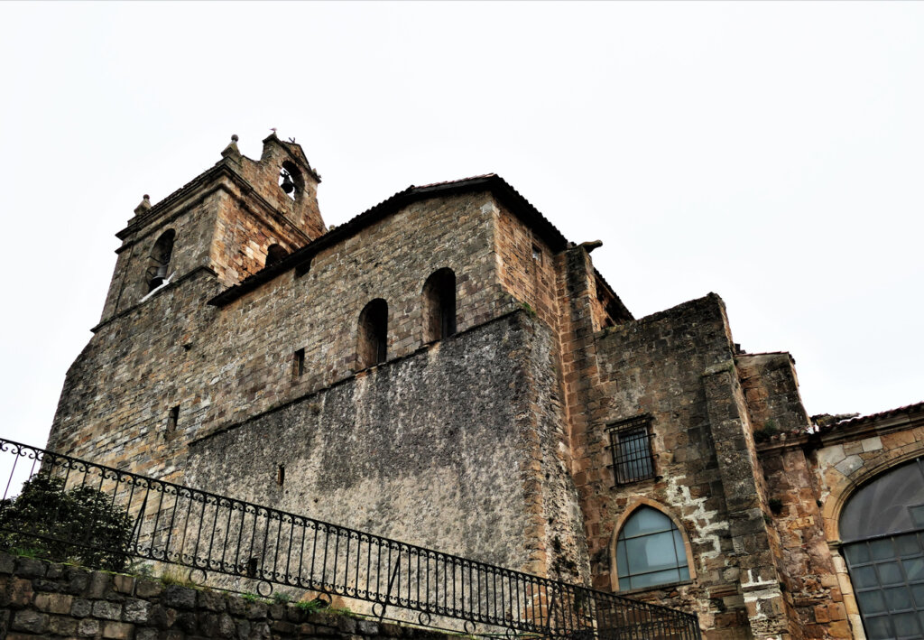 Exterior de la Iglesia de Santa María, en Laredo.