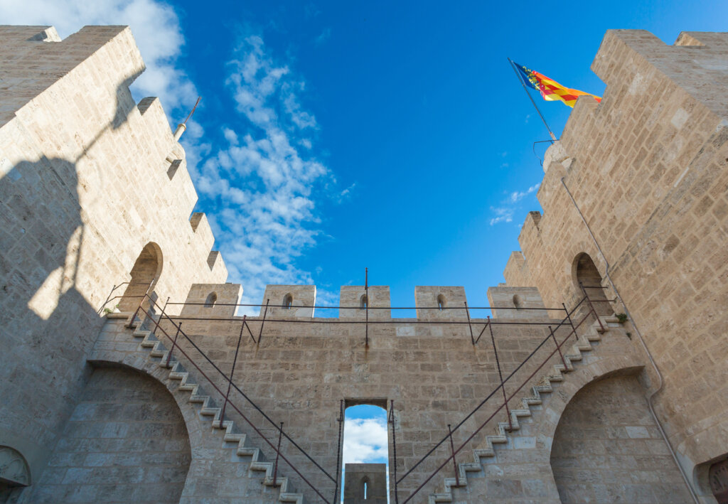 Vista del interior de las Torres de Serranos en Valencia.