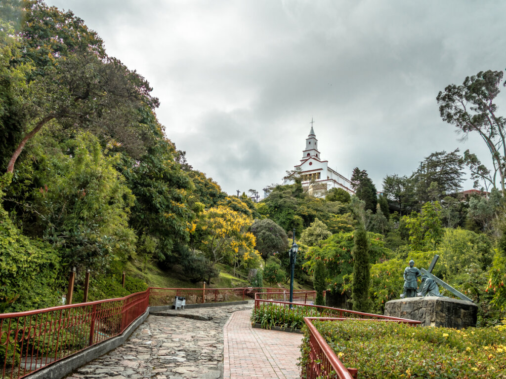 El santuario ubicado en la cima del Cerro de Monserrate.