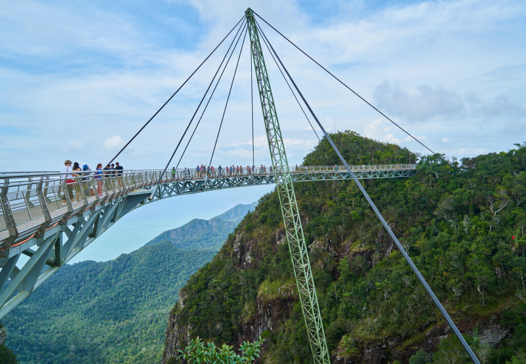 El Sky Bridge, una excursión para los más valientes en Malasia.