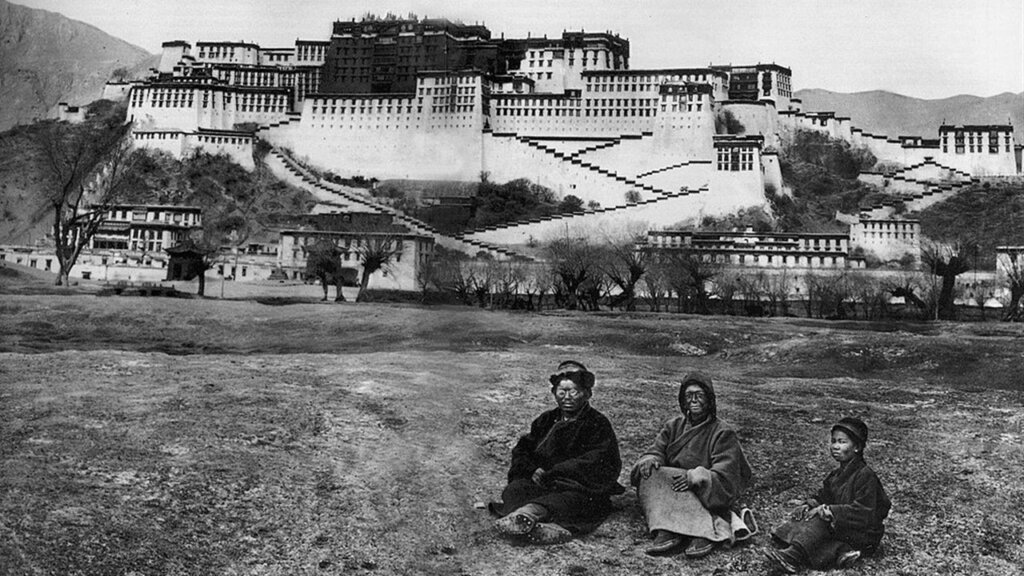 Alexandra David-Neel durante su travesía por Lhasa.