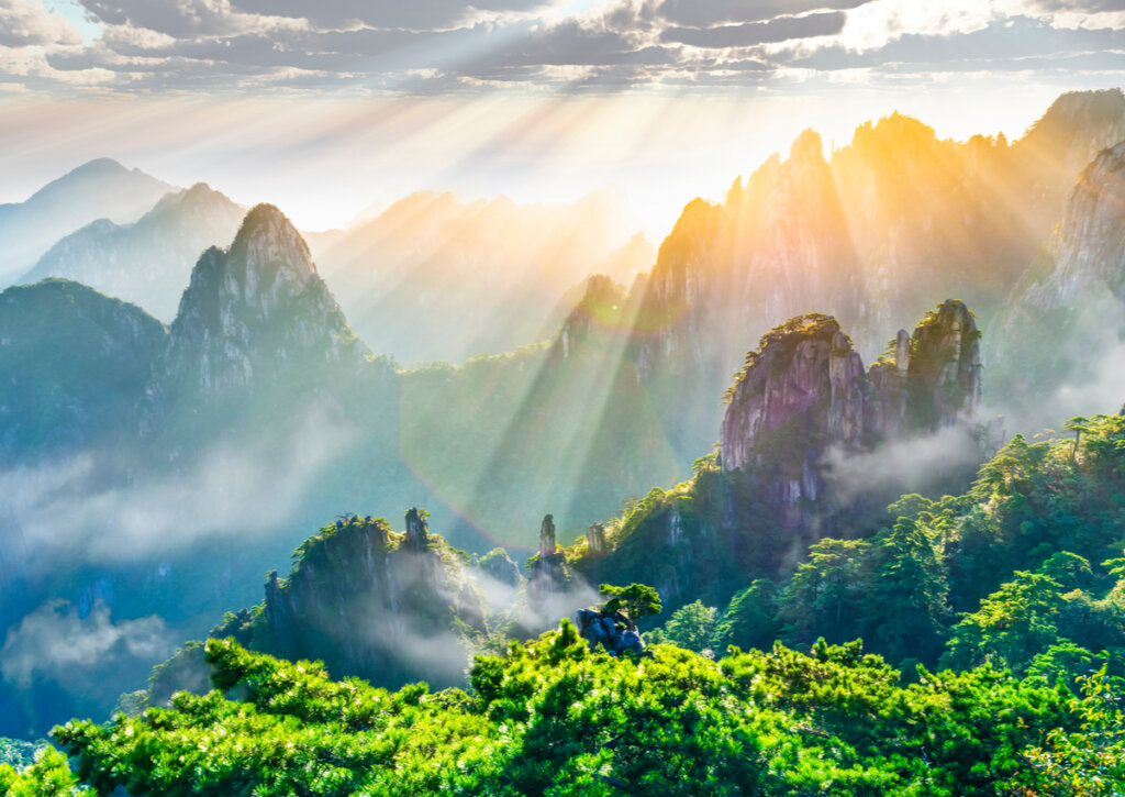 Amanecer en la Montaña Amarilla de Huangshan.