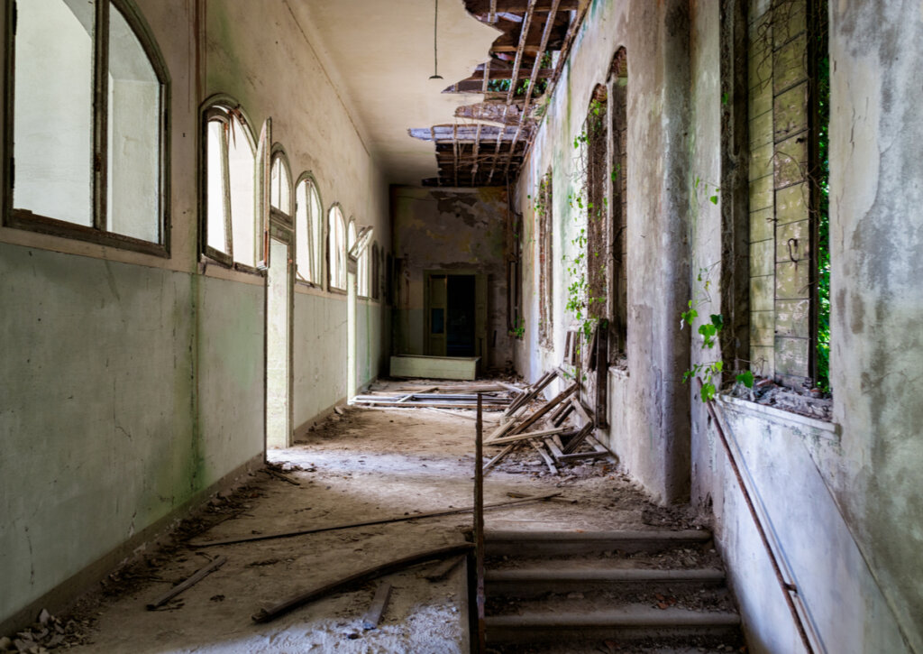 Hospital en ruinas en la isla de Poveglia.