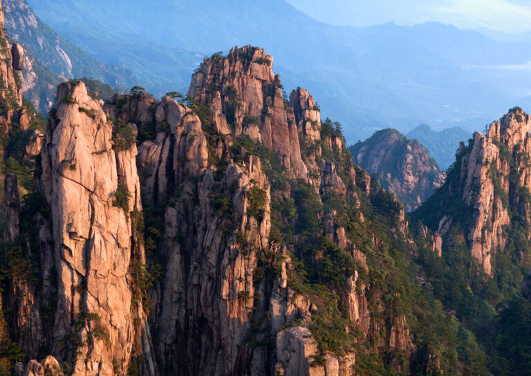 La Montaña Amarilla y su conjunto de picos rocosos