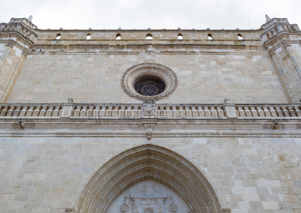 Fachada de la iglesia de Santa Eulália en Alaior.