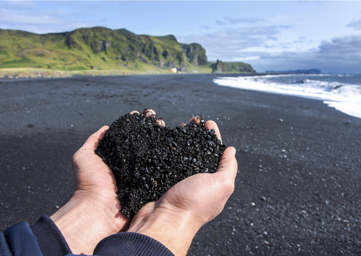 Conoce las maravillosas playas de arenas negras en Islandia