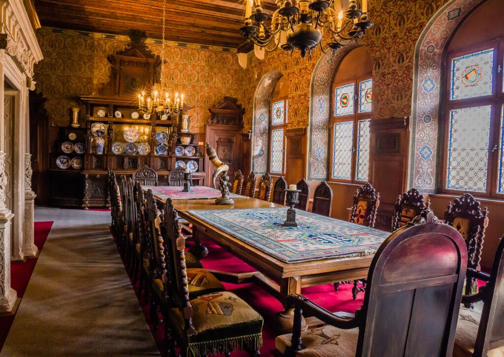Impresionante comedor del Castillo de Cochem, en Alemania.