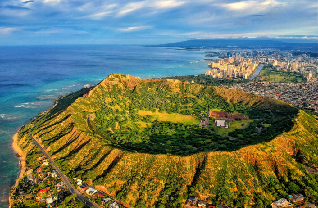 Diamond Head es un volcán ubicado en la isla de Oahu.