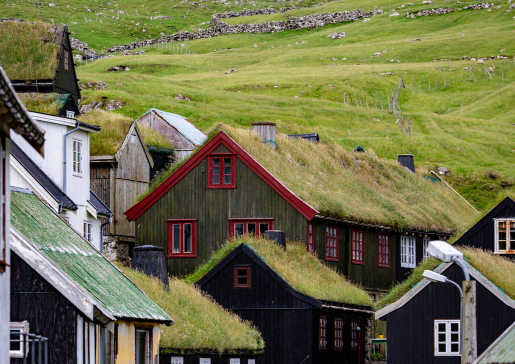 En las Islas Feroe, las casas poseen césped en el techo.