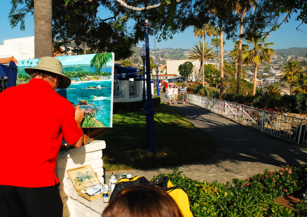 Exhibición de arte público en Laguna Beach.