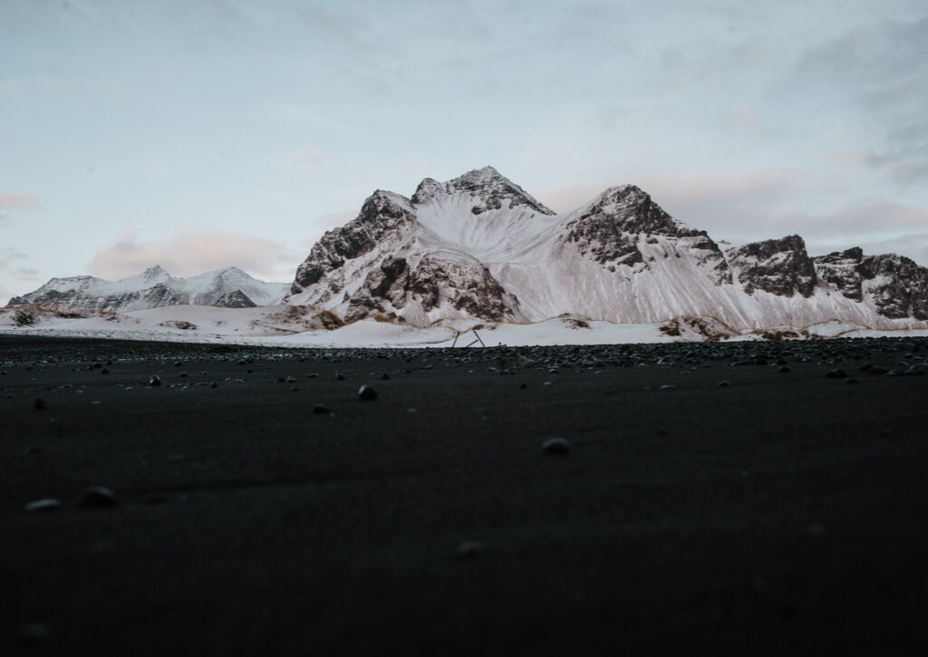 Stokksnes es un sitio de Islandia con un paisaje realmente fascinante.